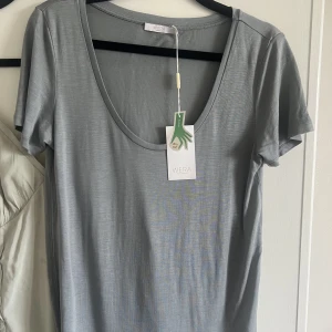 T-shirt  - Oanvänd med prislapp kvar. Väldigt mjukt material! 😊  