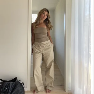 Cargobyxor - Skit snygga cargobyxor från djerf Avenue 