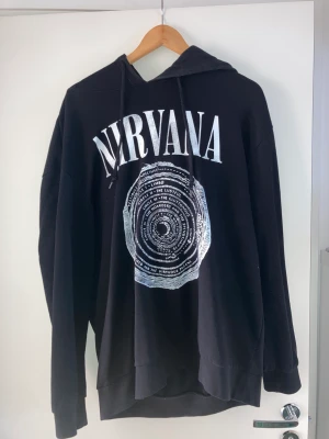Nirvana hoodie - Fet hoodie från hm. Bra begagnat skick. L i storleken men passar oversized. 