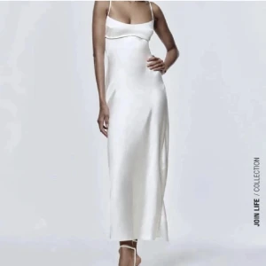 SÖKER - SÖKER DENNA KLÄNNING FRÅN ZARA I STRL XS ELLER S