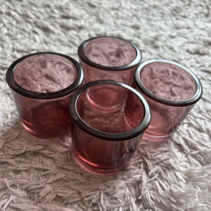 Ljushållare - 4 st ljushållare, fraktas endast via instabox/earlybird (kan mötas upp i Klippan). 5kr/st