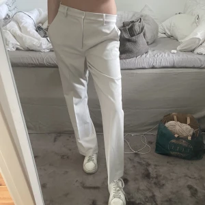 Kostymbyxor - Beiga kostymbyxor passar xs-m beroende på vart på höften man vill ha dom