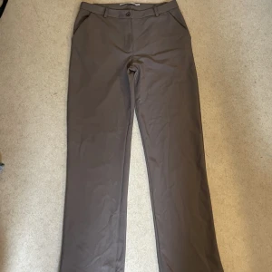 Kostymbyxor  - Kostymbyxor från lager 157. Storlek M och dem är oanvänd.
