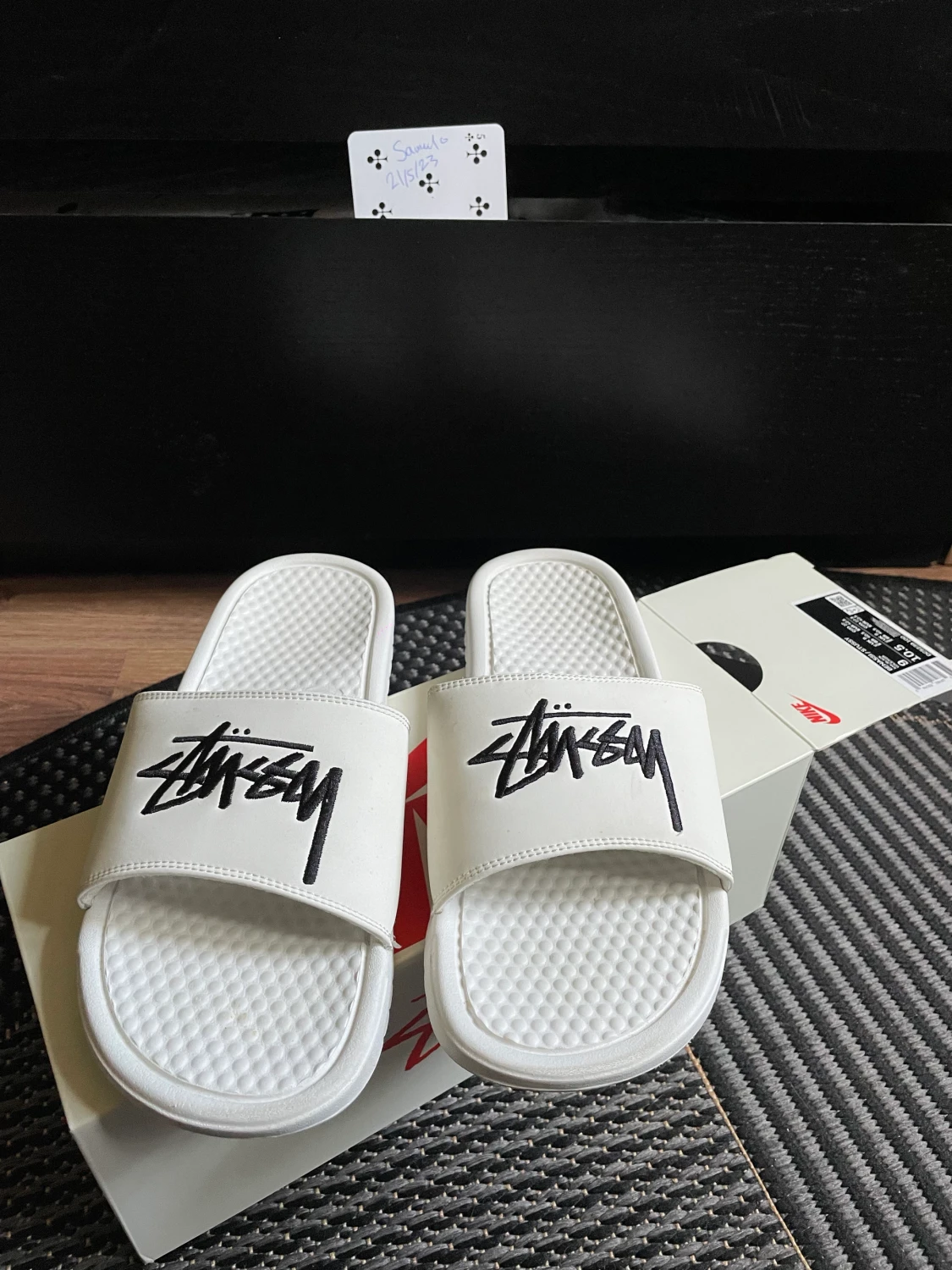 NikexStüssyxbenassi slides