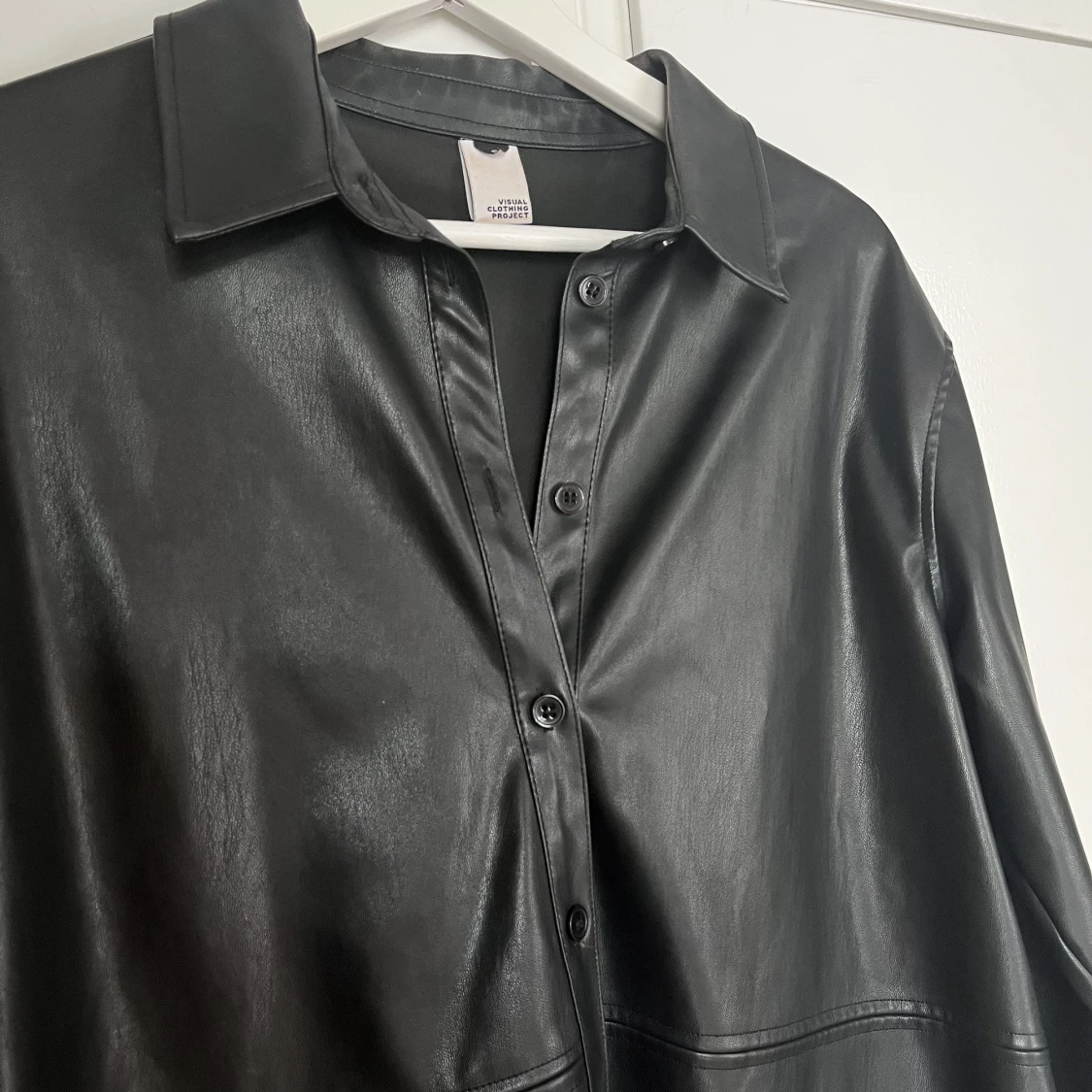 Skjorta i fakeskinn - 91