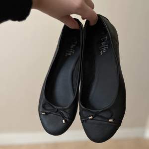 Svarta ballerina skor i storlek 38! Väldigt lite använda