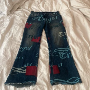 Jaded London jeans  - Superskick, jag fållar de nertill utefter önskad längd. Utan fållning är de 105,5 cm långa fram.   De är lowrise.