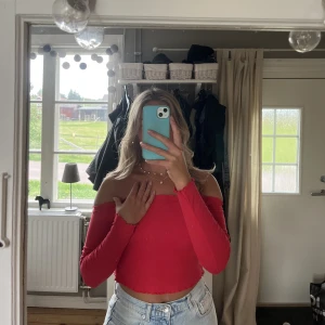 Offshoulder topp  - Offshoulder topp från hm i storlek s