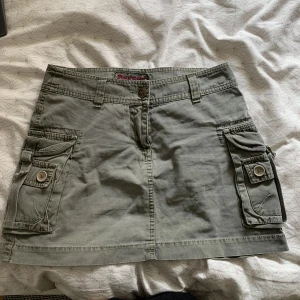Cargo kjol  - Säljer för den är för stor för mig. Står Xs på lappen men skulle säga att det passar M/36 💞💞💞
