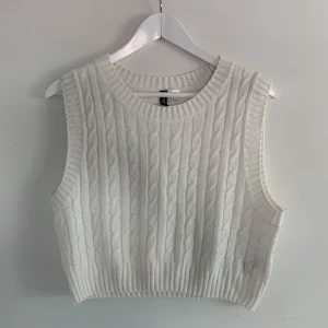 Stickadväst - Stickad väst från h&m nästintill oanvänd