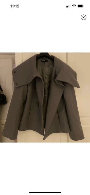 Kappa - Säljer den här superfina kappan som e köpt på plick🤗🤗 (lånade bilder)