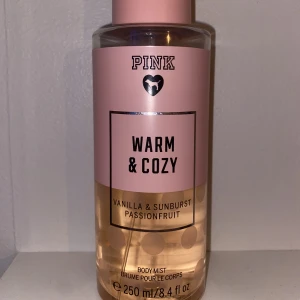 Warm and cozy pink - Warm & cozy från pink, köpt i vs butiken som fanns i Stockholm innan de gick i konkurs. Se andra bilden för att se hur mycket som finns kvar! 🩷