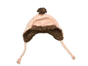 stickadPälsmössa - Nice stickad mössa med päls detaljer💯 hör av dig om du har några frågor ❤️