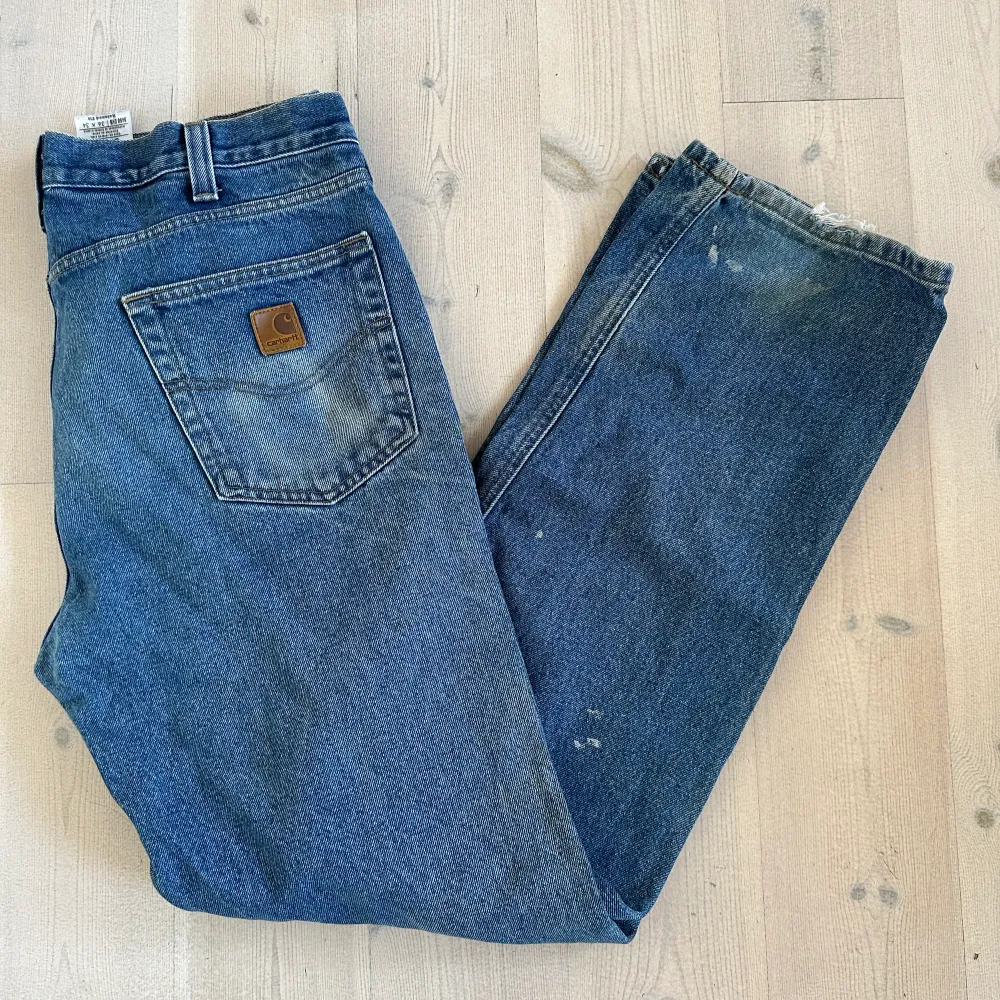 Vintage Carhartt Jeans! Storlek 36x34. Vintage skick, alltså en del wear. . Jeans & Byxor.