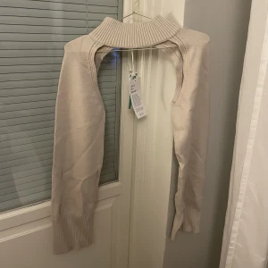 Bolero - Beige bolero från Gina tricot, ny