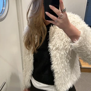 Pälsjacka  - Sååå fin jacka men säljer då jag har två😪😪 Storlek M 