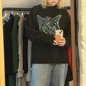 Stickad tröja från weekday - Snygg stickad tröja från weekday, den är lite stickig så man får ha en tröja under men varm och skön nu till vintern, super fet verkligen