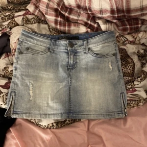 Jeans kjol kort  - Jätte fin jeans kjol som inte är min stil använt kanske 2 gånger så bra skick 😊