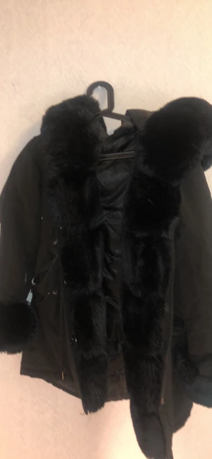 Jacka  - Jacka för 1000 spänn använd en vinter. I bra skick 