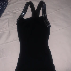 Stockholmsstil fest linne - Säljer nu detta ursnygga fest linne från Gina, skriv om ni har frågor. 