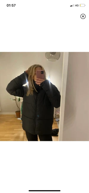 Svart dunjacka  - Superbra skick från Cubus!! Utan luva 🥰