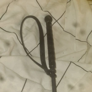 Spö - Säljer mitt svarta spö, använda många gånger, den är dock trasik längst ner som ni ser på mind nmr 2, och lite smutsig.