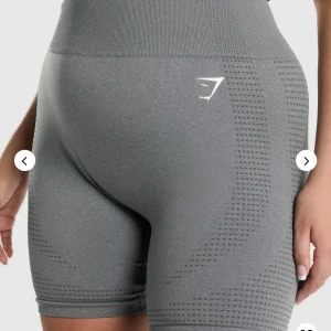 Gymshark träningsshorts - Säljer ett par jättesnygga träningsshorts från gymshark, nästintill aldrig använda🤍