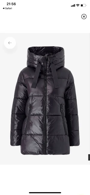 Jacka  - Säljer denna jackan , använd 1 gång , inte riktigt min stil , ligger bara utan användning 