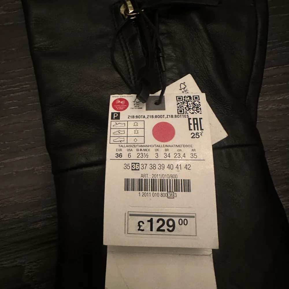 Oanvända pga fel storlek. Knähöga boots i läder från Zara💕ord. Pris 129€/ 1473 SEK . Skor.