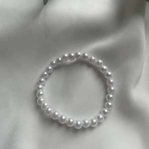 Armband  - Pärlarmband för 10kr+13kr frakt 