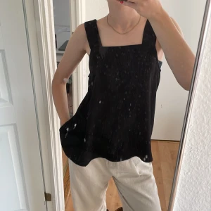 Linne weekday - Linne med justerbara axelband. Tyvärr för stort på mig, passar stor S eller vanlig M