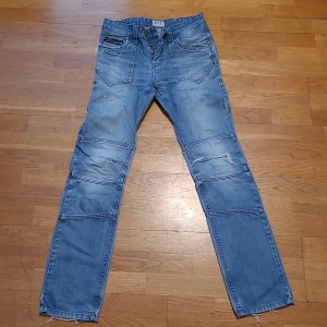 Bright jeans - Great condition, used few times. I'm selling it because I prefer slim fit.  Feel free to contact in Swedish