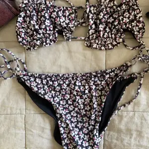 Bikini köpt på zalando! Använd en gång(minns inte märke men kan kolla upp) frakt ingår inte! Pris går att diskuteras 