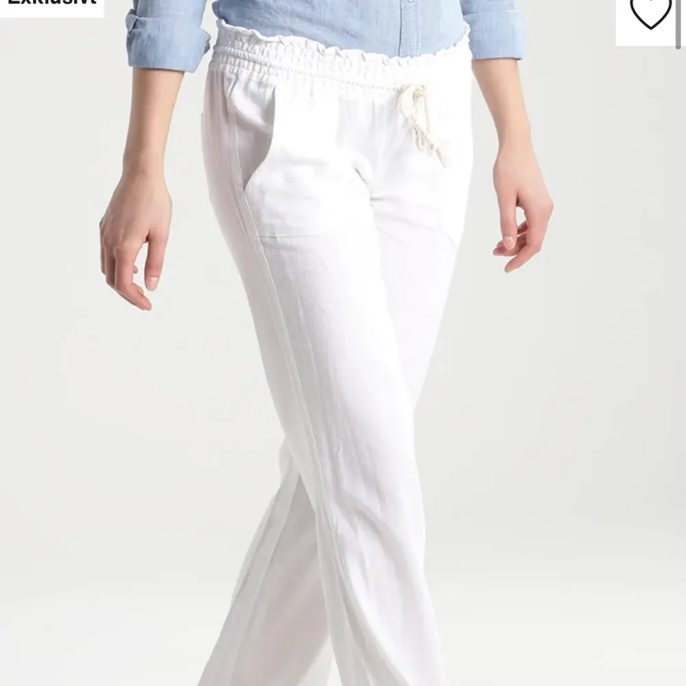 Low waist vita linnebyxor. Helt i nyskick använda runt 2 gånger. Jeans & Byxor.