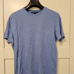 Ljusblå T-shirt  - Ej använd T-shirt 