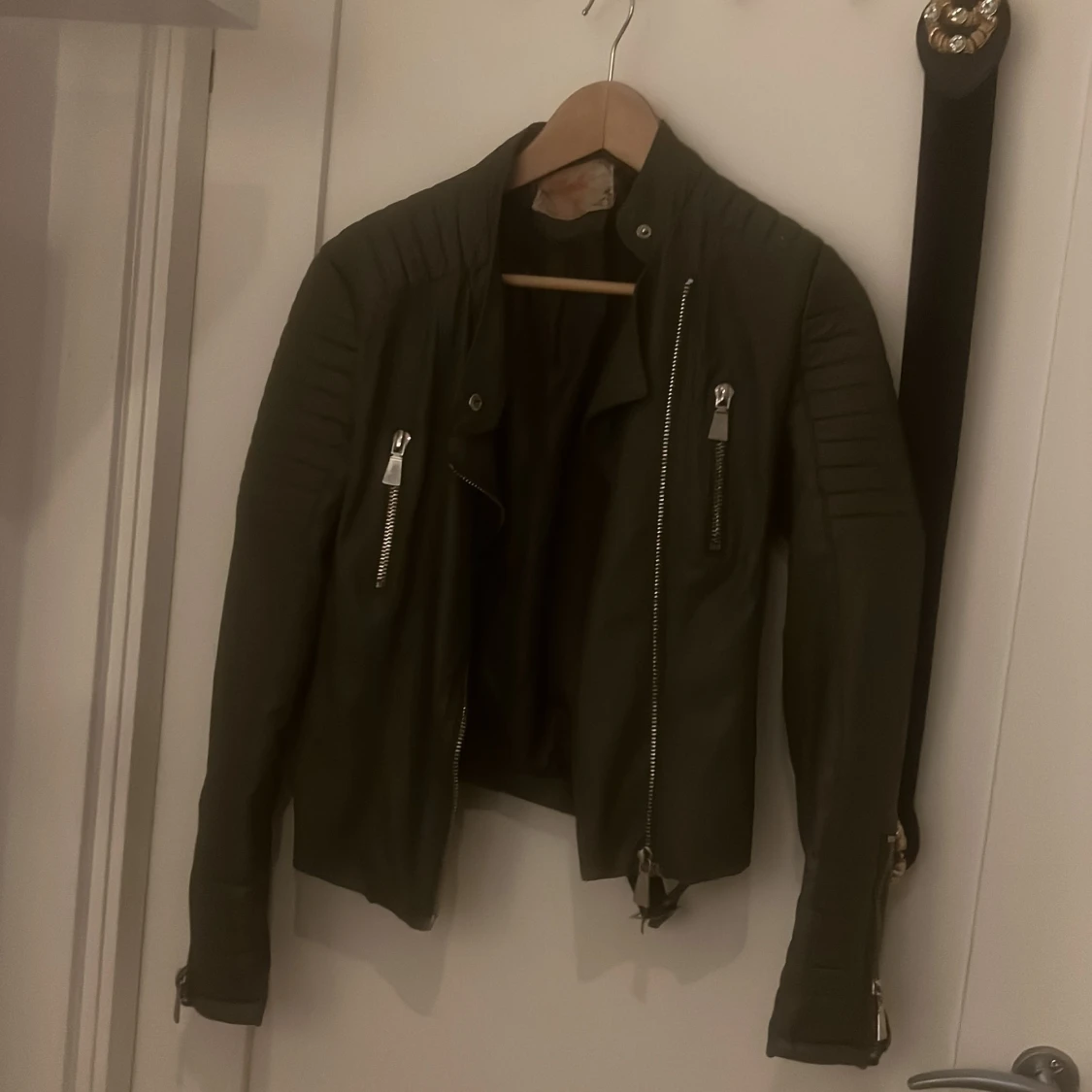 Chiquelle skinnjacka grön