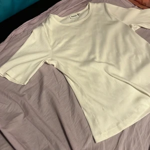 Tröja - Inte genomskinlig,aldrig haft på 