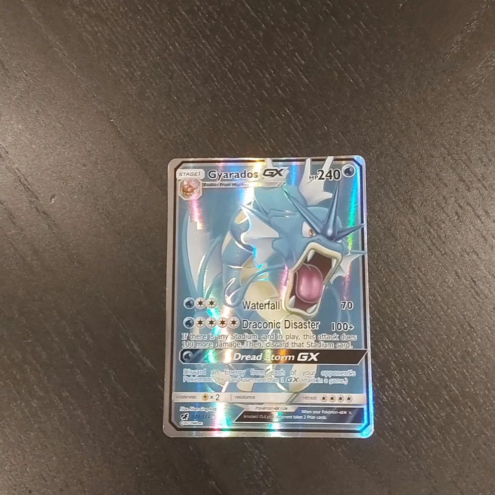 Säljer gyarados GX ! Skriv om du är intresserad! 190+ frakt! . Övrigt.