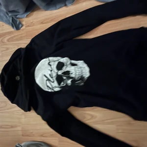 Philipp plein hoodie - Storlek 14y, använd ett tag och skulle ni vilja ha bevis på att den e äkta finns de osså