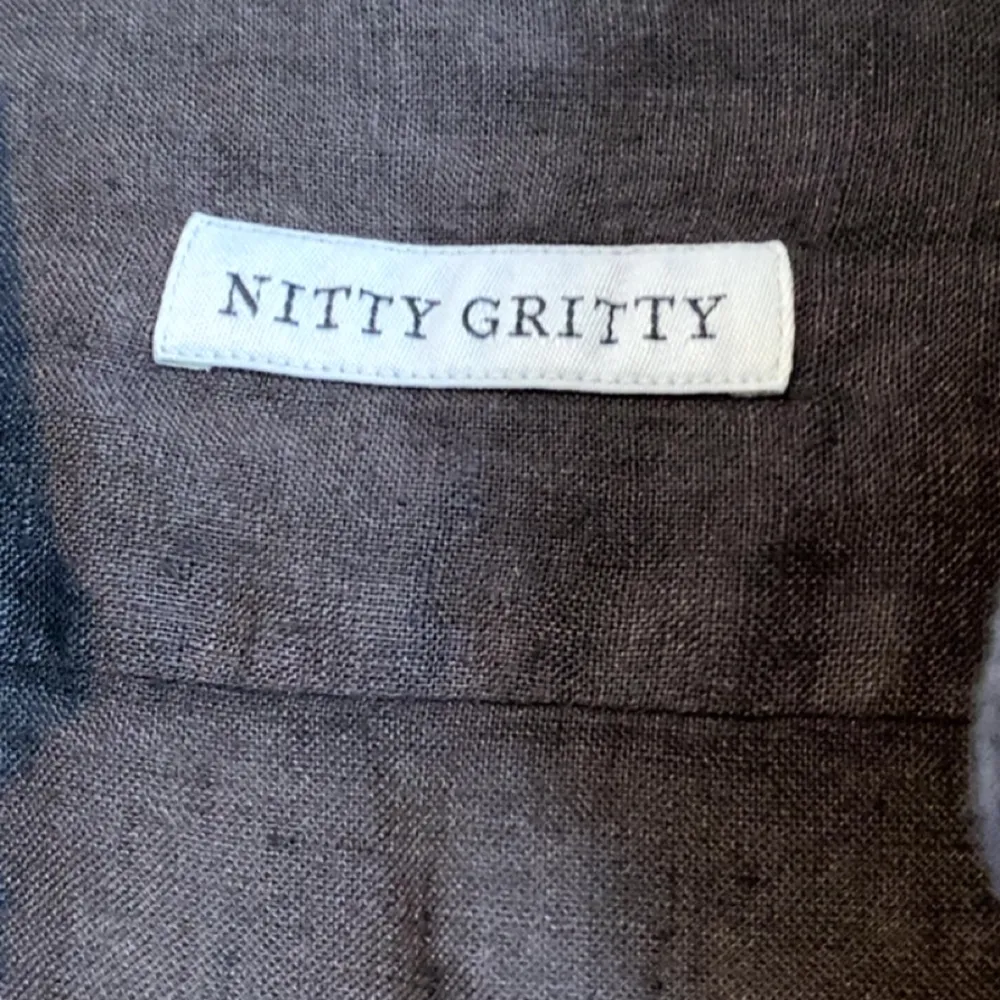 Schysst brun linneskjorta från Nittygritty som aldrig använts. . Skjortor.