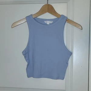 Ljusblått linne från hm - Ljus/babyblått kort linne från hm. Aldrig använt. Storlek S