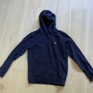 Lyle & scott hoodie - Lyle & scott hoodie i storlek S