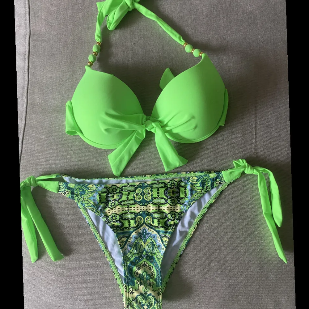Ett superfint grönt bikini set från shein, storlek M, aldrig använd💖skickar ej bilder på!. Övrigt.