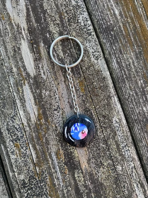 Håkan-lp - Nu finns våra Håkan-lp som halsband och nyckelringar! 🤩 Frakt: 15kr 💿