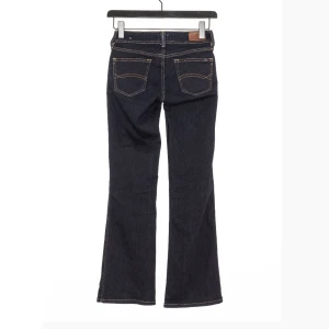Low waist jeans💕 - Lowwaist Bootcut Lee jeans på Zalando, storlek 27/30 Sitter lite kort men ändå perfekt på mig som är 170 cm. Köpte dom för 450 men säljer för 250, pris kan diskuteras. För direkt köp 400💗
