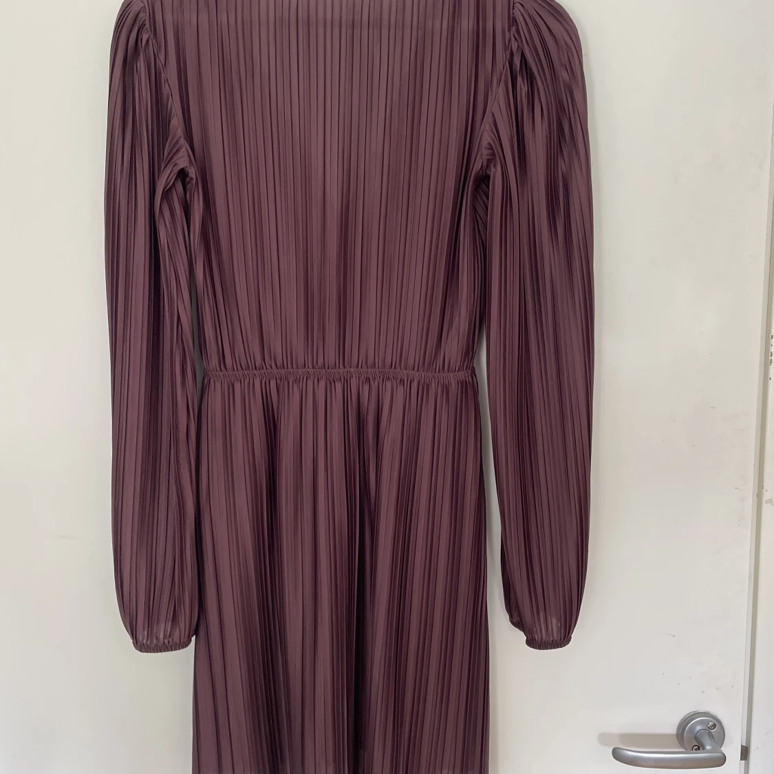 Vinröd kort klänning från zara - 91