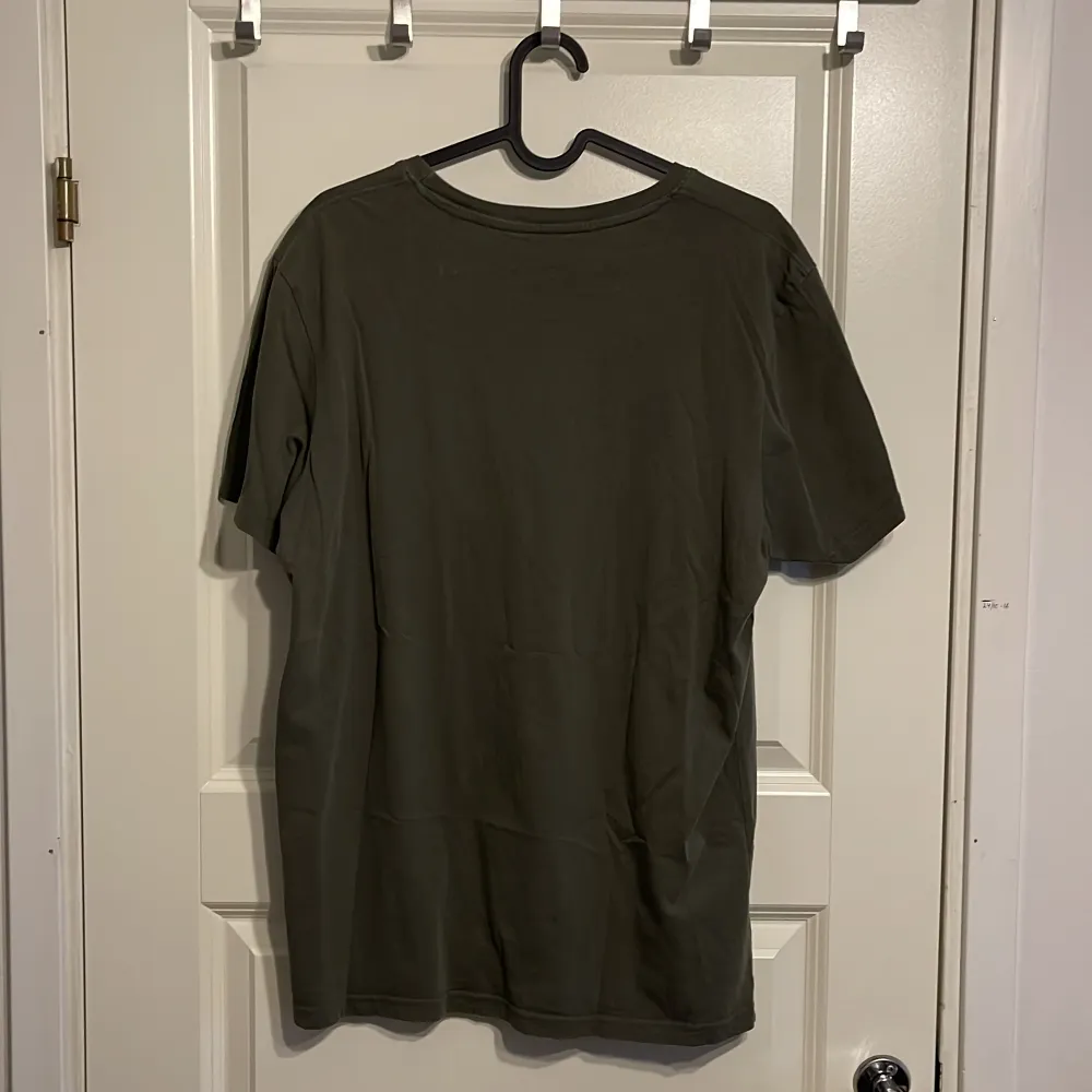 Alpha Industries t-shirt | Storlek M | Skick 6/10 | Använd men finns liv kvar | Pris kan alltid diskuteras | . T-shirts.