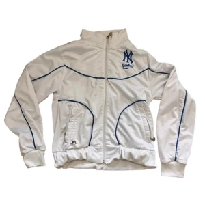 Y2k vintage yankees zip up - Snygg yankees zip up som tyvärr inte kommer till användning!