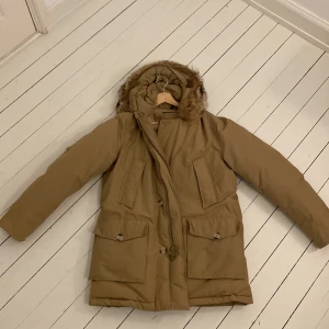Woolrich  - Woolrich Artic Parka  Storlek: L Färg: Sand Skick: mycket bra 
