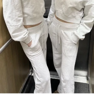 Alobha label Jersey pants - As snygga byxor från Alobha label. Säljes då de inte kommer till användning. Lånade bilder men kan fixa egna vid intresse:)